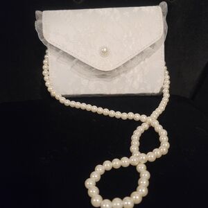 NWOT-Elegant White Pearl-Handle Lace Evening Clutch